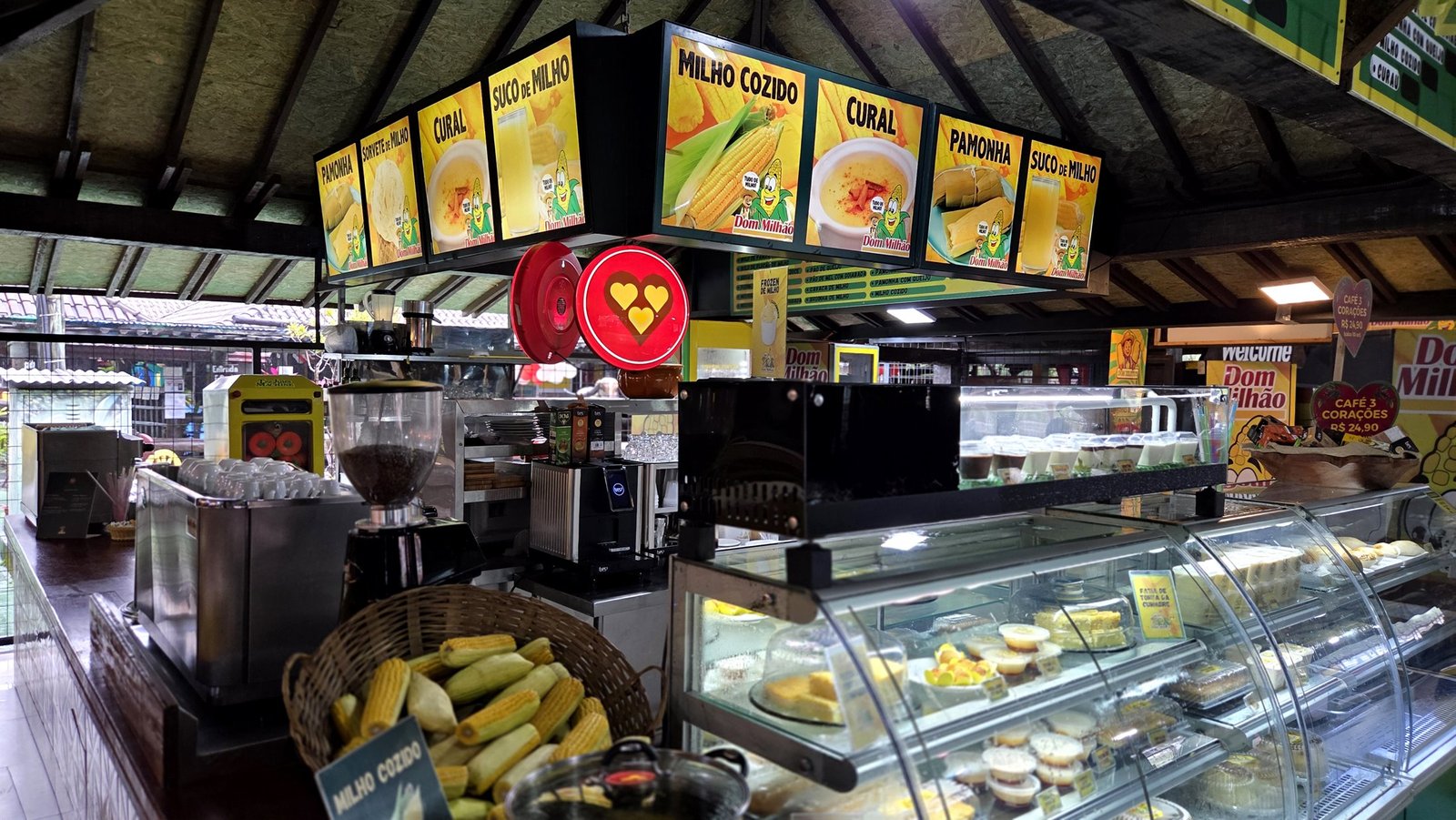 Cafeteria integrada ao complexo